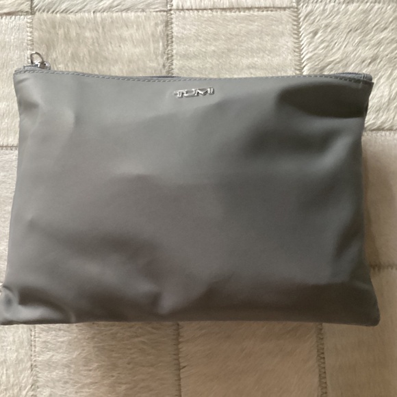 Tumi Just In Case Tote Size Large Travel Bag Gray Silver Color - Picture 8 of 8